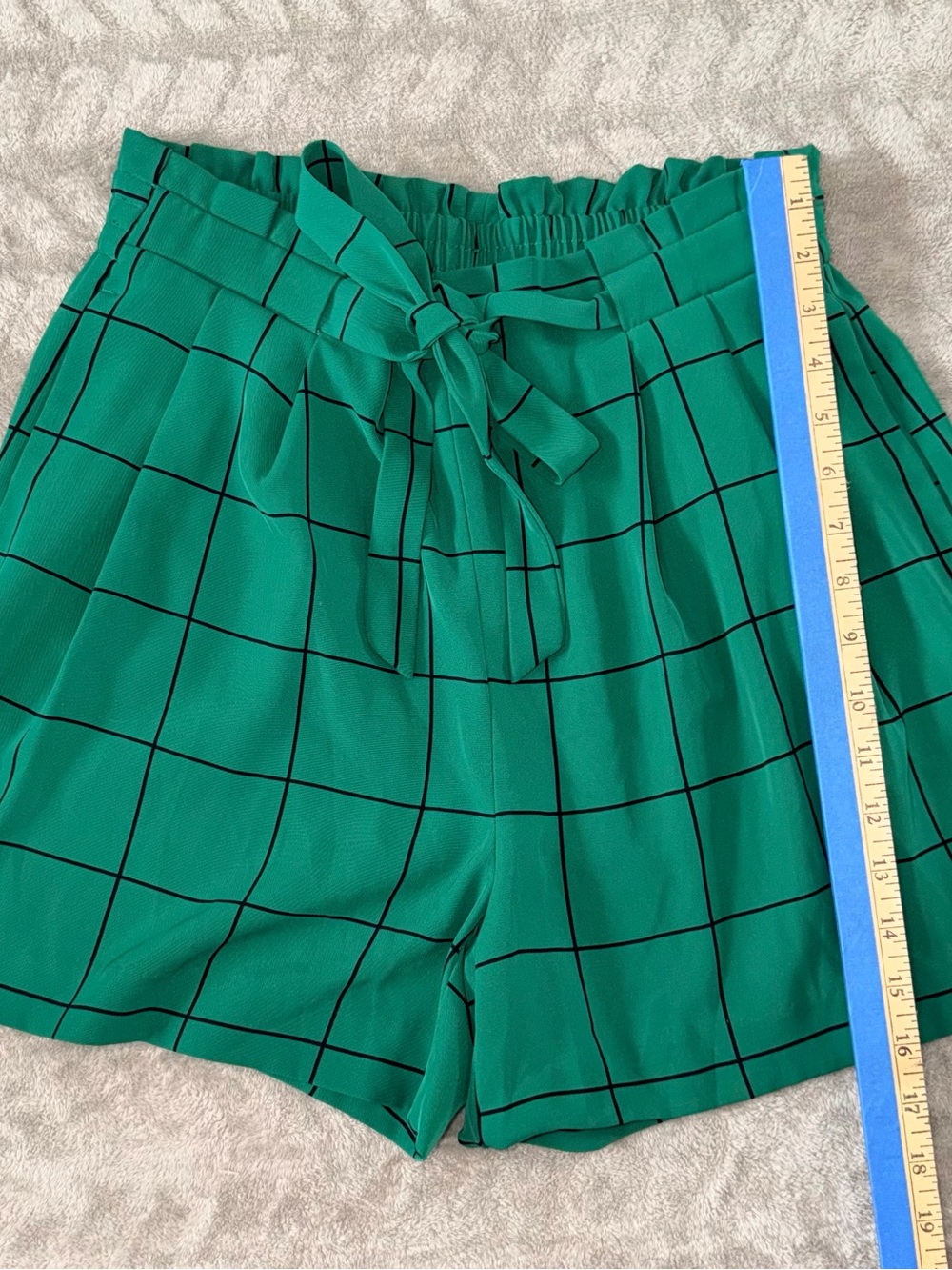 Worthington Paperbag Waist Shorts in high-rise green plaid/windowpane-size 6 - Picture 3 of 9